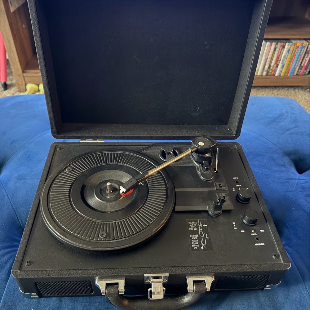 Portable Vintage Record Player Turntable in Black